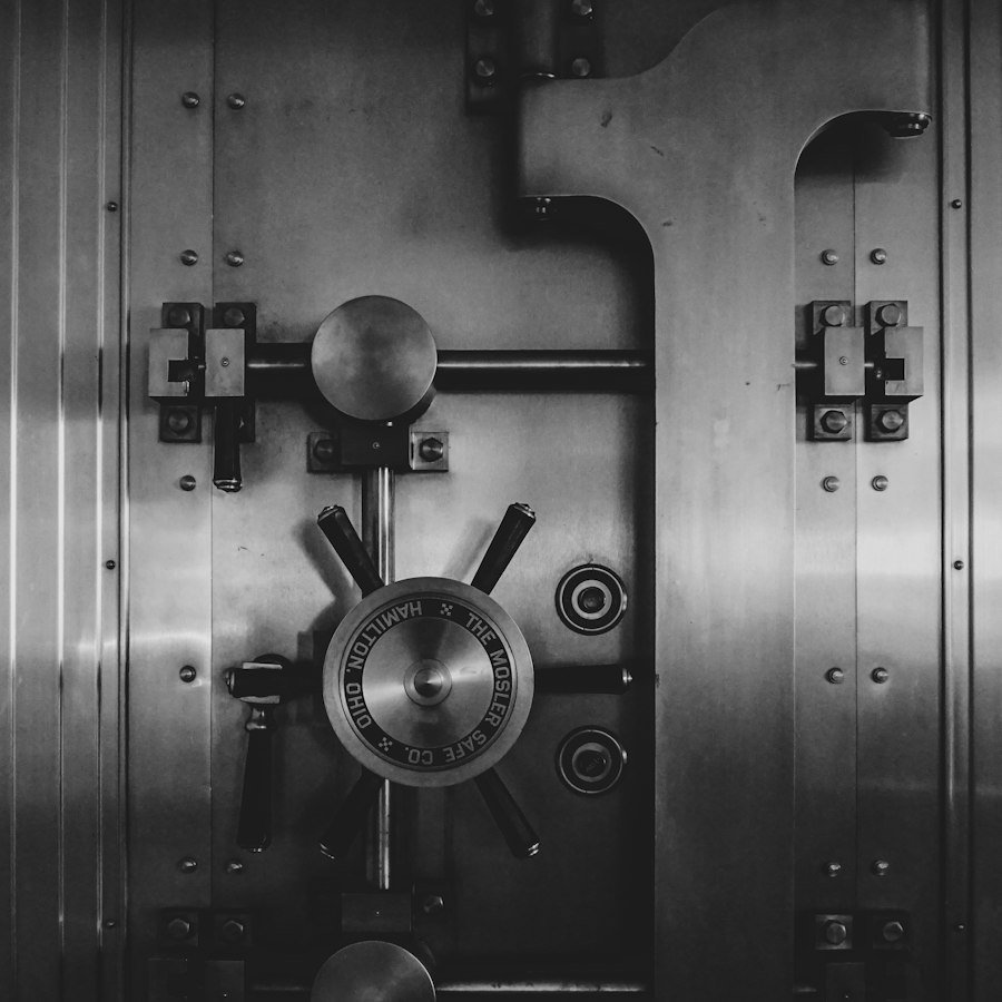 Heavy vault locking wheel — safe specialists